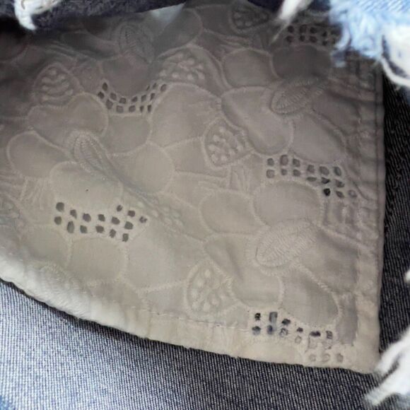 American Eagle Shorts Size 6 High V-Rise Shortie Distressed Cut-Off Lace Pockets - Picture 3 of 10